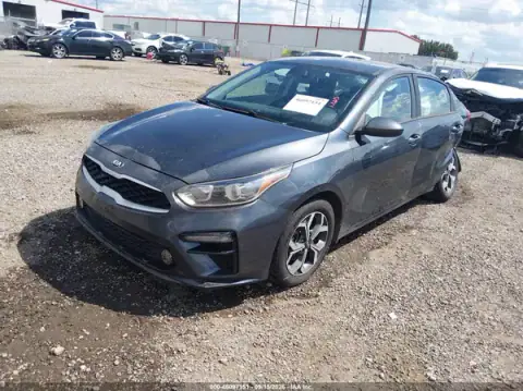 3KPF24AD7LE238016 — 2020 Kia Forte, photo 2 from IAAI, Left side