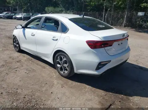 3KPF24AD2LE145517 — 2020 Kia Forte, photo 3 from IAAI, Front end