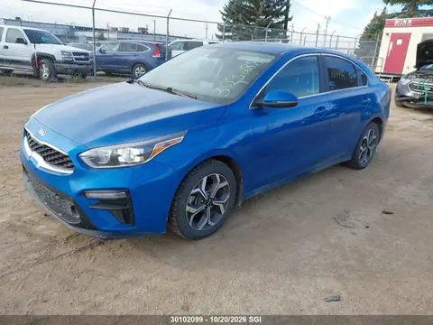 3KPF54AD4ME323288 — 2021 Kia Forte, foto 2 de IAAI 21.10.2026, Parte delantera