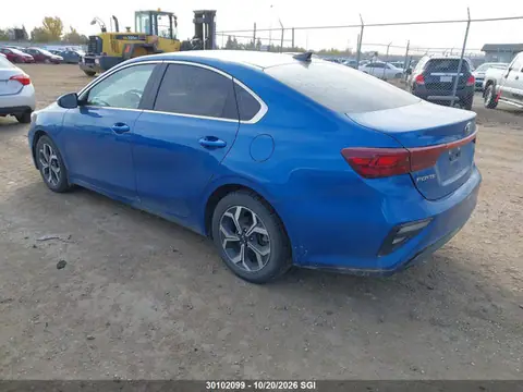 3KPF54AD4ME323288 — 2021 Kia Forte, foto 3 de IAAI 21.10.2026, Parte delantera