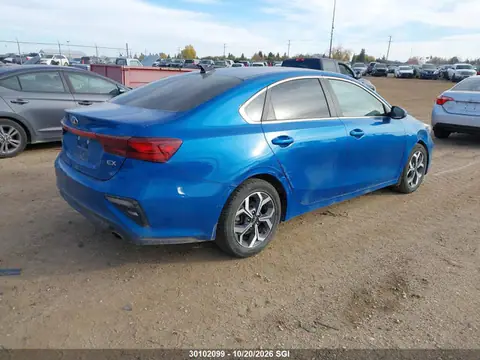 3KPF54AD4ME323288 — 2021 Kia Forte, foto 4 de IAAI 21.10.2026, Parte delantera