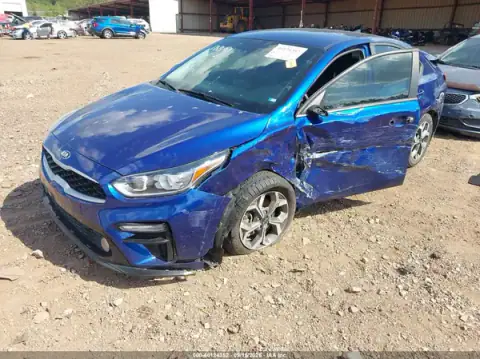 3KPF24AD8ME266599 — 2021 Kia Forte, photo 2 from IAAI, Left side