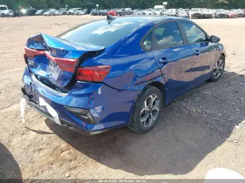 3KPF24AD8ME266599 — 2021 Kia Forte, photo 4 from IAAI, Left side