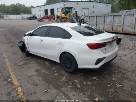 3KPF24AD0ME345152 — 2021 Kia Forte, фото 3 с аукциона IAAI 19.10.2026, передняя часть слева