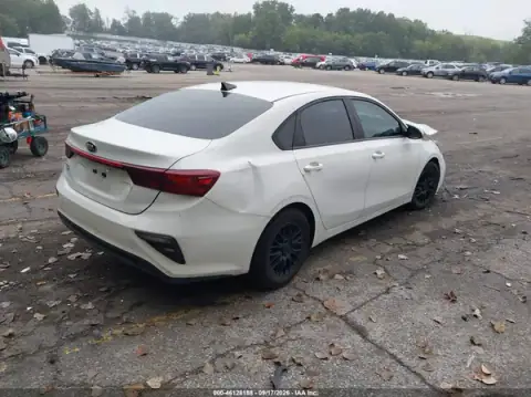 3KPF24AD0ME345152 — 2021 Kia Forte, фото 4 с аукциона IAAI 19.10.2026, передняя часть слева