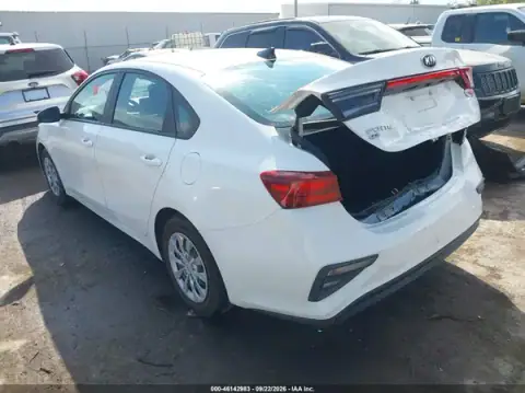 3KPF24AD7ME302153 — 2021 Kia Forte, ფოტო 3, IAAI, უკანა ნაწილი