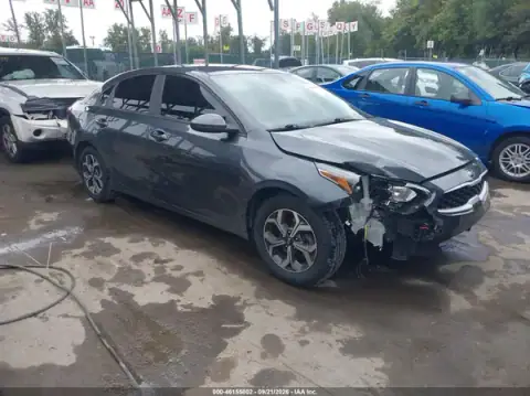 3KPF24AD1ME372831 Kia Forte 2021 — Front end damage, before-repair photo