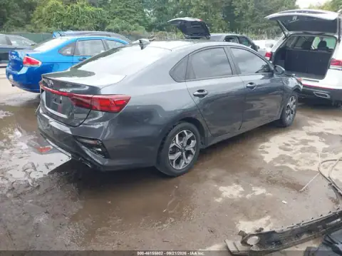 3KPF24AD1ME372831 — 2021 Kia Forte, zdjęcie 4 z IAAI, Przód