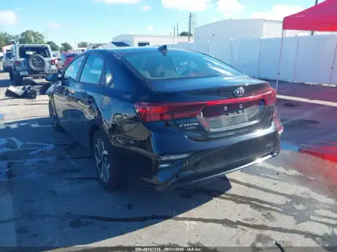 3KPF24AD7ME348968 — 2021 Kia Forte, zdjęcie 3 z IAAI 22.10.2026, Lewy przód