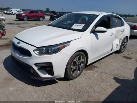 3KPF24AD6ME330087 — 2021 Kia Forte, фото 2 с аукциона IAAI, левый и правый бока