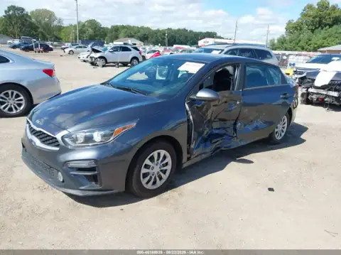 3KPF24AD9ME394110 — 2021 Kia Forte, foto 2 de IAAI, Lados izquierdo y derecho