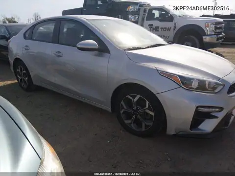 3KPF24AD6ME302516 — 2021 Kia Forte, передняя часть слева, фото до ремонта