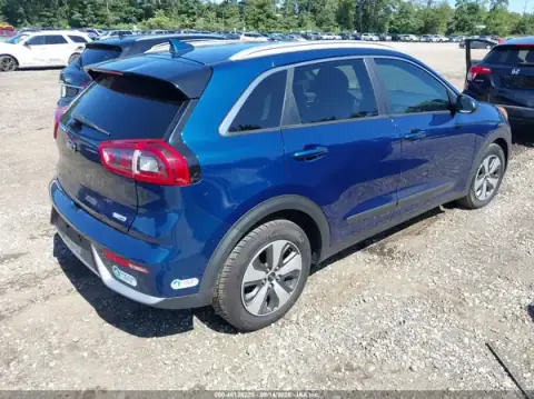 KNDCB3LC6H5096567 — 2017 Kia NIRO, photo 4 from IAAI 10.10.2026, Normal wear