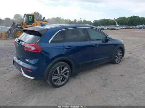 KNDCE3LC4H5059282 — 2017 Kia NIRO, photo 4 from IAAI 20.10.2026, Front end