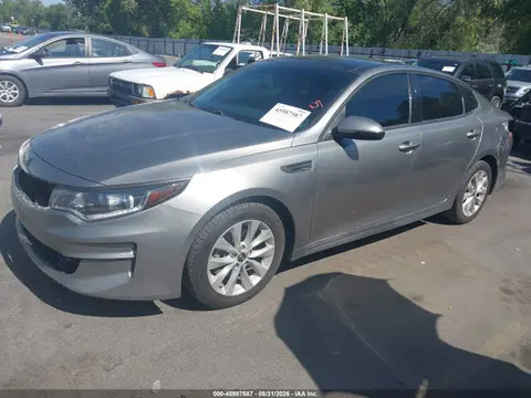 2018 KIA OPTIMA EX VIN 5XXGU4L32JG190819 фото 2