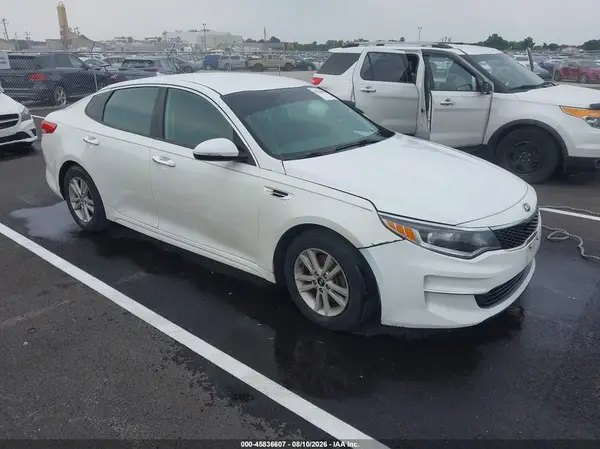 5XXGT4L33HG152321 Kia Optima 2017 — Normal wear damage, before-repair photo