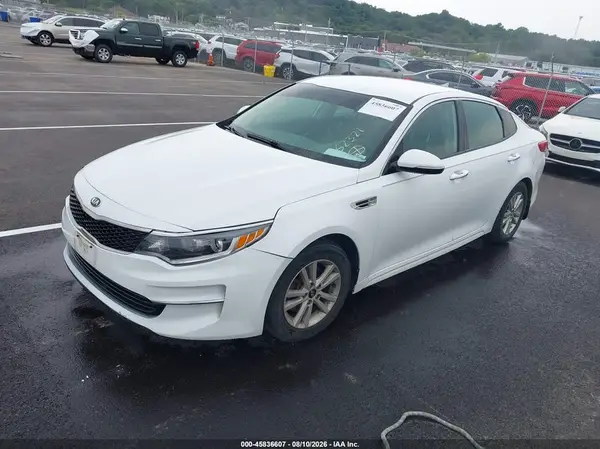 5XXGT4L33HG152321 — 2017 Kia Optima, photo 2 from IAAI 29.09.2026, Normal wear