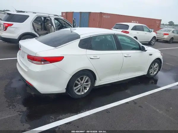 5XXGT4L33HG152321 — 2017 Kia Optima, photo 4 from IAAI 29.09.2026, Normal wear