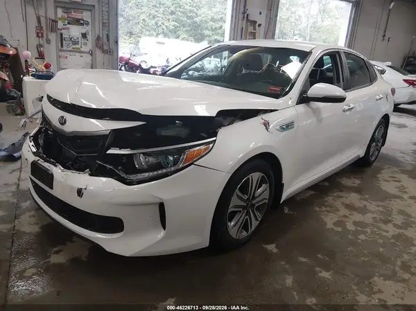 KNAGU4LE1H5012879 — 2017 Kia Optima, photo 2 from IAAI, Front end