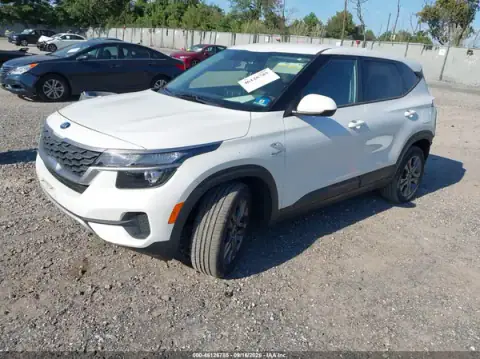 KNDEPCAA2M7046727 — 2021 Kia Seltos, zdjęcie 2 z IAAI, Tył