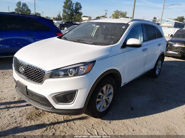 5XYPGDA39GG050720 — 2016 Kia Sorento, zdjęcie 2 z IAAI 06.10.2026, Normalne zużycie