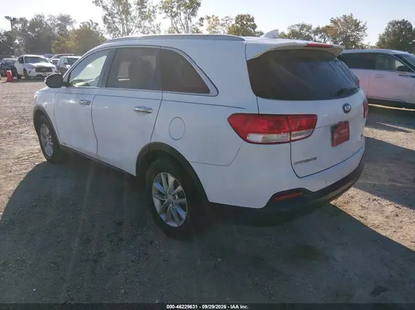 5XYPGDA39GG050720 — 2016 Kia Sorento, zdjęcie 3 z IAAI 06.10.2026, Normalne zużycie