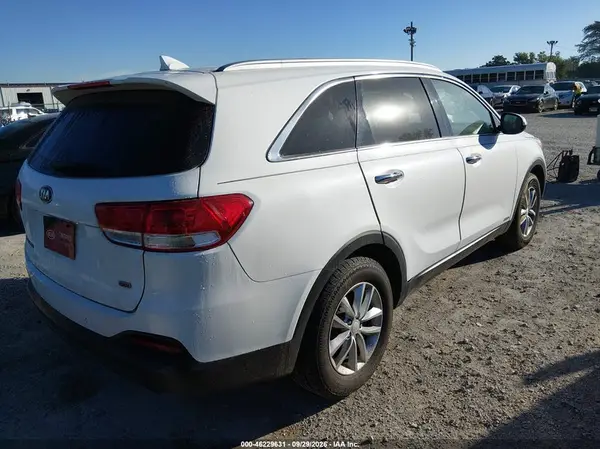 5XYPGDA39GG050720 — 2016 Kia Sorento, zdjęcie 4 z IAAI 06.10.2026, Normalne zużycie