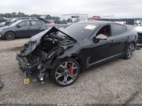 KNAE55LC2J6032003 — 2018 Kia Stinger, foto 2 de IAAI, Parte delantera
