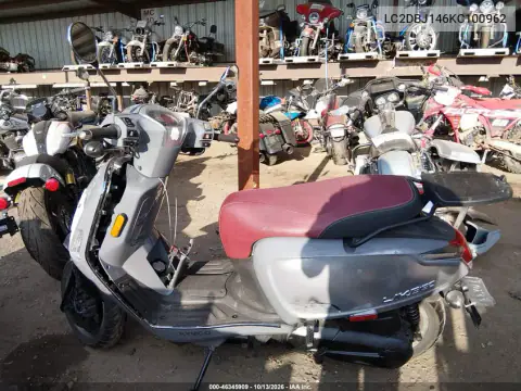 LC2DBJ146KC100962 — 2019 Kymco, фото 3 с аукциона IAAI, Повреждения со всех сторон