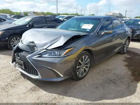 58ADZ1B19MU100975 — 2021 Lexus ES, zdjęcie 2 z IAAI, Przód i tył