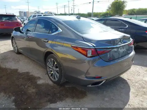 58ADZ1B19MU100975 — 2021 Lexus ES, zdjęcie 3 z IAAI, Przód i tył