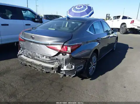 58AD11D1XMU003305 — 2021 Lexus ES, фото 4 з IAAI, Задня частина зліва