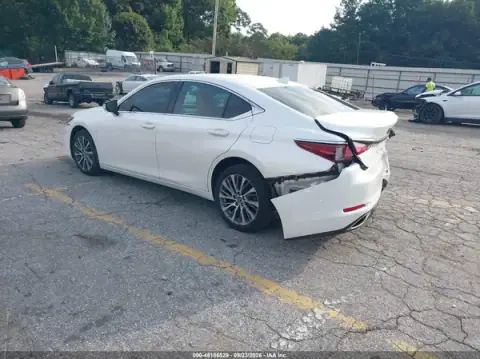 58ADZ1B15MU089179 — 2021 Lexus ES, photo 3 from IAAI, Rear end