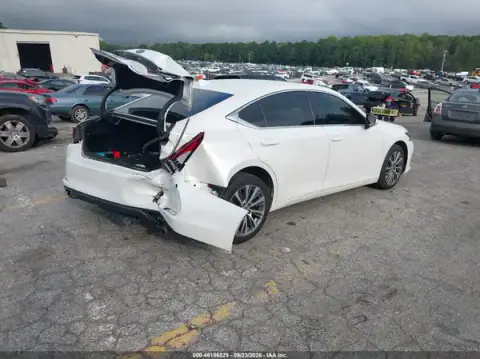 58ADZ1B15MU089179 — 2021 Lexus ES, photo 4 from IAAI, Rear end