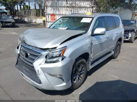 JTJJM7FX3J5183000 — 2018 Lexus GX, zdjęcie 2 z IAAI, Przód