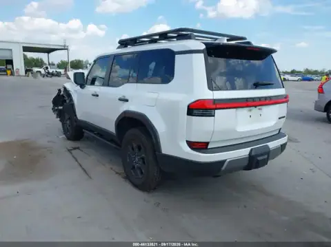 JTJTBCDX2R5004113 — 2024 Lexus GX, zdjęcie 3 z IAAI, Przód
