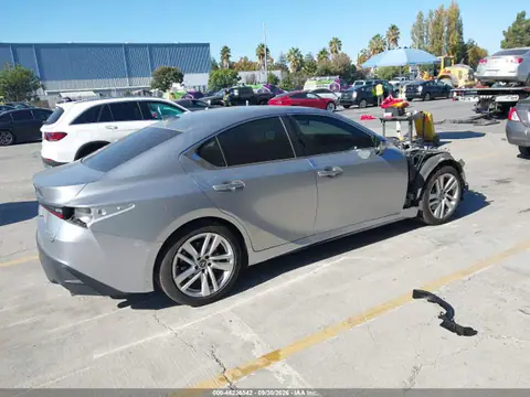 JTHCA1D26M5113373 — 2021 Lexus IS 300, foto 4 de IAAI 26.10.2026, Parte delantera