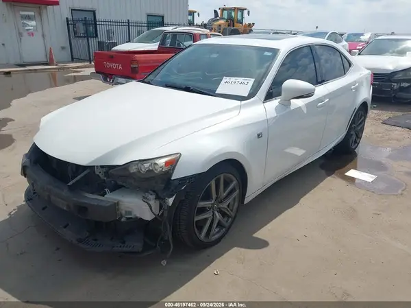 JTHBA1D25G5038200 — 2016 Lexus IS, фото 2 с аукциона IAAI, Передняя часть