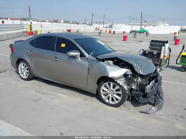 JTHBA1D2XG5007847 Lexus IS 2016 — повреждение Биологическая или химическая опасность, фото до ремонта