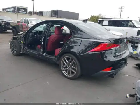 JTHBA1D24H5044796 — 2017 Lexus IS, фото 3 с аукциона IAAI, левый бок