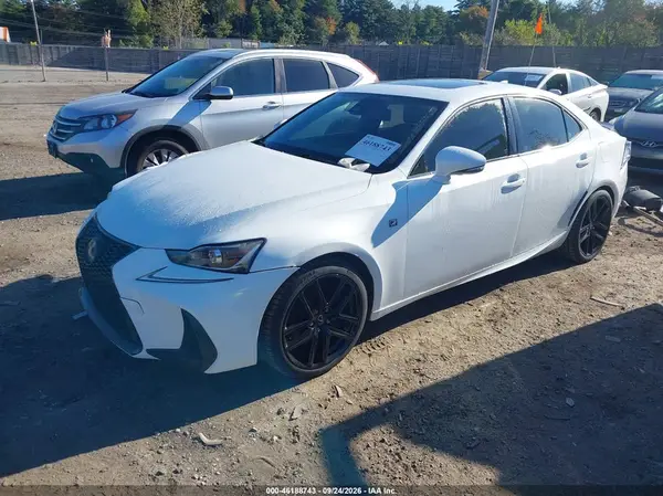 JTHBA1D25H5046699 — 2017 Lexus IS, фото 2 с аукциона IAAI, Передняя часть