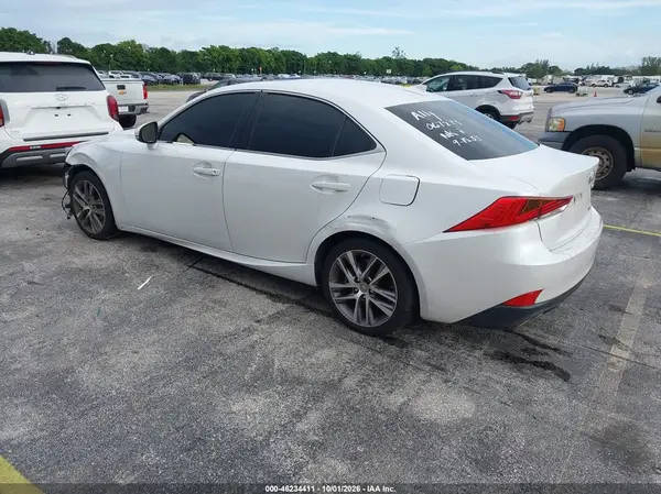 JTHBA1D24J5067274 — 2018 Lexus IS, фото 3 с аукциона IAAI, Передняя часть справа