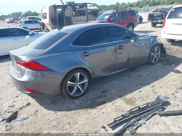 JTHBA1D2XJ5068879 — 2018 Lexus IS, фото 4 с аукциона IAAI, Передняя часть справа