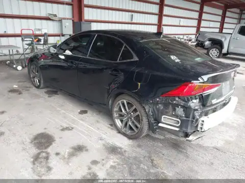 JTHBA1D23K5087016 — 2019 Lexus IS, zdjęcie 3 z IAAI, Prawy bok