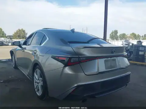 JTHCA1D24M5113596 — 2021 Lexus IS, foto 3 de IAAI, Parte delantera