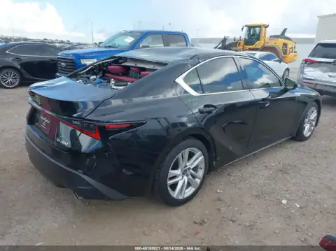 JTHCA1D20P5125152 — 2023 Lexus IS, zdjęcie 4 z IAAI, Tył