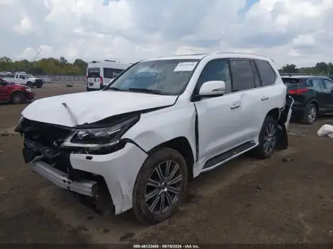 JTJHY7AX8H4233237 — 2017 Lexus LX, foto 2 de IAAI, Parte delantera