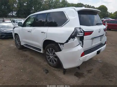 JTJHY7AX8H4233237 — 2017 Lexus LX, foto 3 de IAAI, Parte delantera