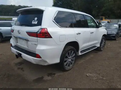 JTJHY7AX8H4233237 — 2017 Lexus LX, foto 4 de IAAI, Parte delantera