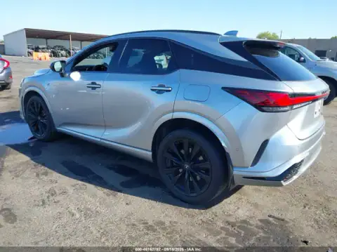 2T2BCMEA0PC009401 — 2023 Lexus RX, photo 3 from IAAI, Right side